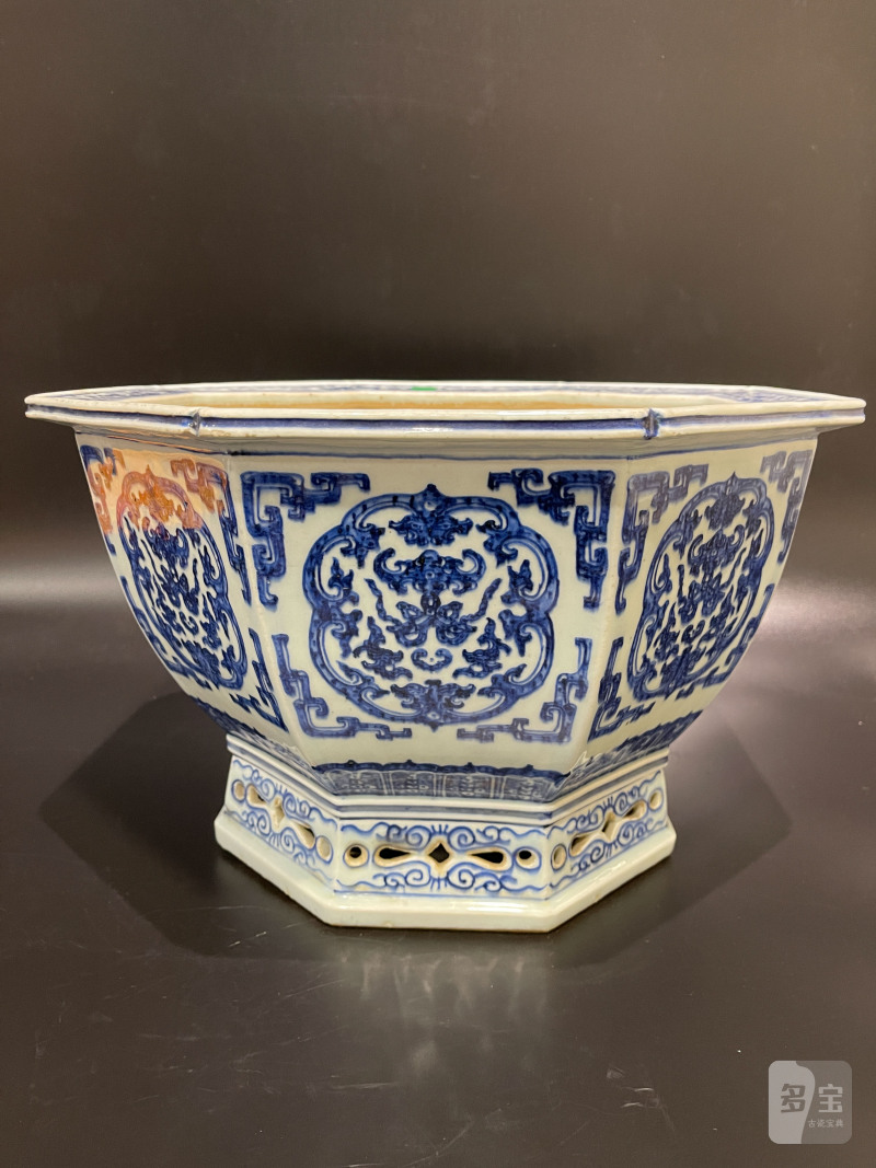 清乾隆 青花团花纹六方大花盆 - 图2